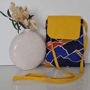 Pochette téléphone portable - FAIT MAIN- rabat aimanté -1  poche pour téléphone -1 poche intérieure pour papiers cartes - grande bandoulière