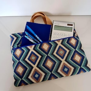 Housse, sacoche, protection ordinateur portable, tissu épais, fait main, pièce unique, grande poche sur le devant pour accessoires travail,