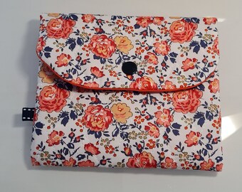 Mini pochette enveloppe - fait main-molletonnée matelassée - liberty of London- pièce unique - fermée par pression petit rangement écouteurs