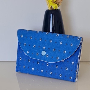 Pochette multi-usage,fait main,pièce unique,rangement papiers personnels, cartes, billets,.. 3 grands compartiments et 2 pour les cartes