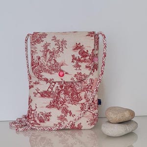 Pochette étui téléphone portable à rabat avec poche zippée,fait main,toile de jouy rose, grande bandoulière, idéal balades les mains libres,