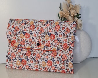 Pochette housse liberty of London-"NewFeliciteCorail" fait main-molletonnée matelassée- forme enveloppe -fermé par pression -doublure orange