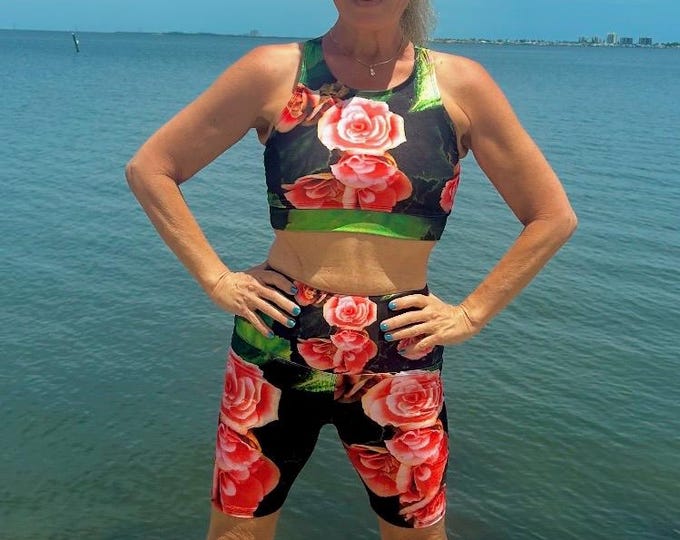 Red Floral Yoga Shorts Pants, High Waisted Women's Exercise Shorts for Fitness, Workout Shorts, Athletic Shorts, Gym Shorts, Yoga Wear