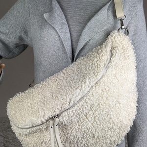 Teddyfell Umhängetasche mit Ledergurt>XXL Crossbody>Gürteltasche Plüsch>Bauchtasche>Herbst/Winter Tasche>Geschenk für Sie Geburtstag