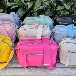 Damen Umhängetasche veganes Leder mit Taschengurt, Raumwunder, 2 Reißverschlußfächer, Crossbody Tasche Lederimitat  Geschenk zu jedem Anlass