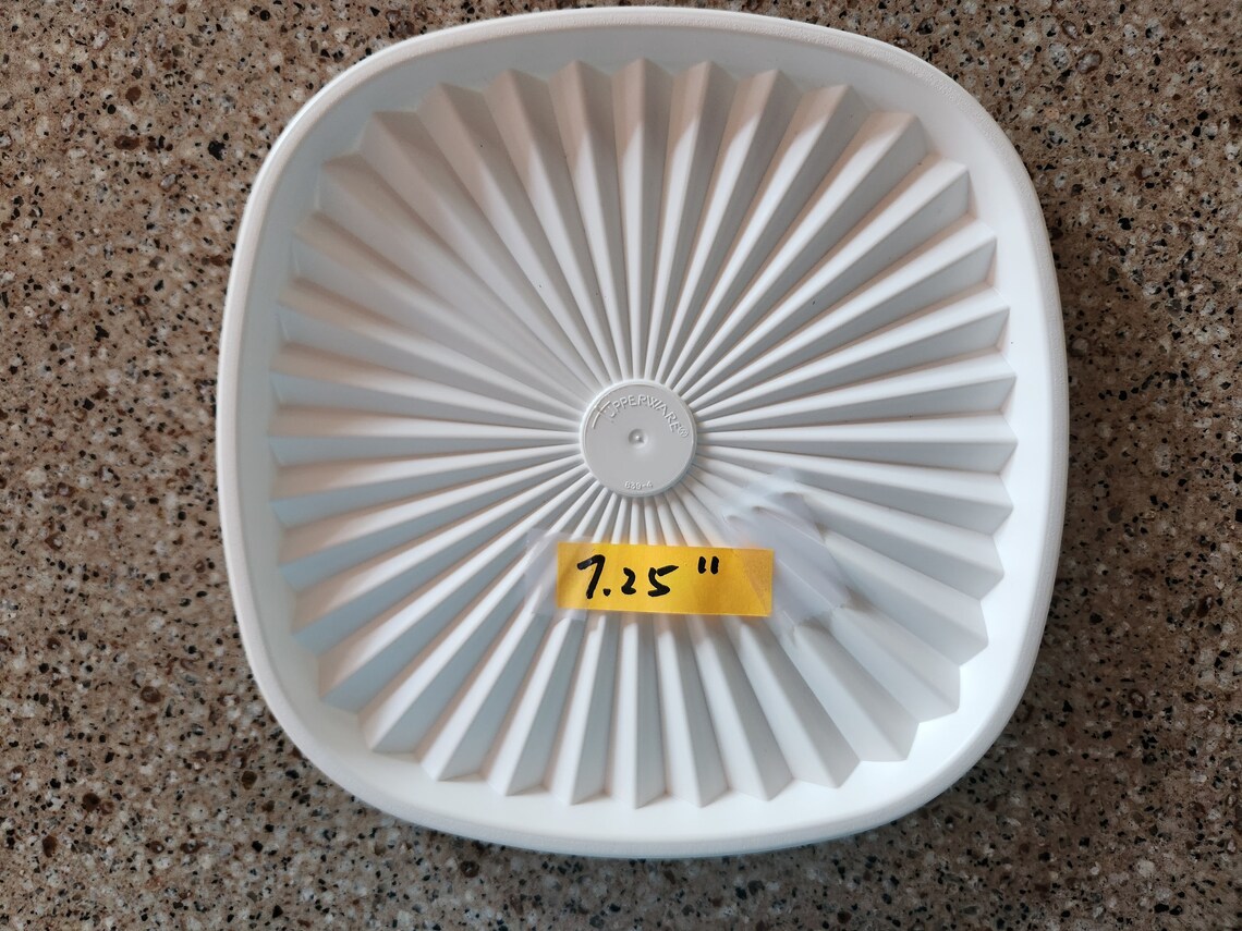 Vintage Tupperware Replacement Lids, Sevalier/sunburst Mix N Stor Spout
