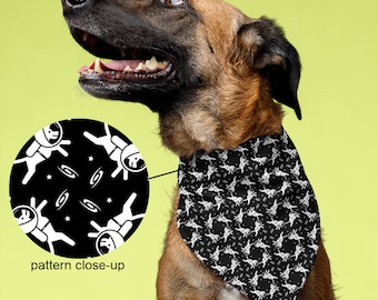 Bandana para mascotas con estampado de astronauta Give Me Space Dog