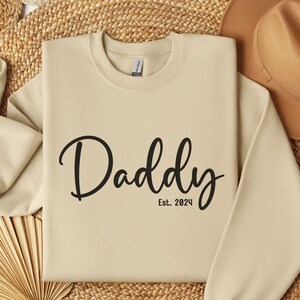 Personalized Daddy Sweatshirt with established date, Dad Sweater, Fathers Day Gift, New Dad Gift,Xmas gift for dad, pregnancy announcement