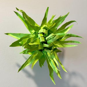 Flor de cartón verde lima n.º 1