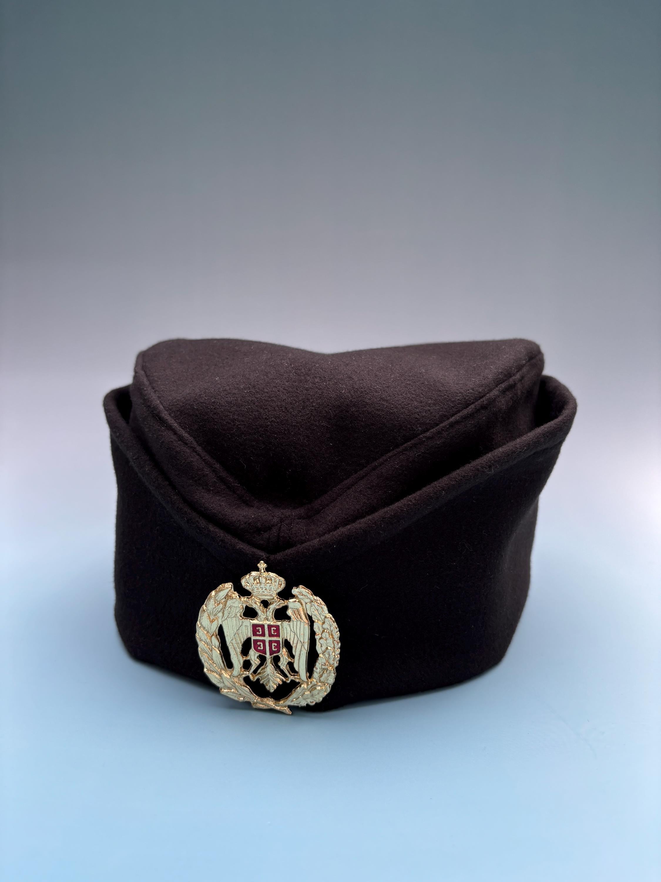 Qizlarning oyoqlari orasiga katta sik ishqalaydi