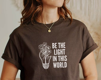 Wees het licht religieuze christelijke shirt, comfort kleuren inspirerende shirt, gelovige shirt, geloof shirt, Matthew 5:14 shirt, Bijbel vers Tee