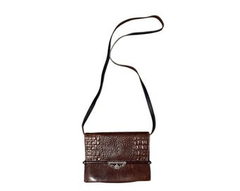 Portafoglio/borsa a tracolla vintage Brighton in pelle marrone con stampa coccodrillo, a doppio lato