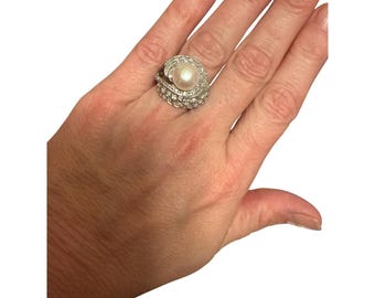 Anello cocktail in argento sterling con motivo a spirale di perle e zirconi cubici, misura 7.75.