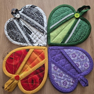 Handmade Pot and Mitts, 2 Piece Kitchen Decor, Oven Mitts Set, Cooking Essentials, Kitchen Gift, Handmade, colorful decor, quilted mitts