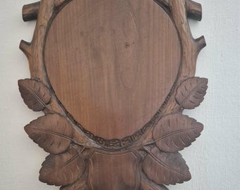 Placa de madera tallada a mano con forma de asta de ciervo – HOJAS DE TILO – Decoración para pabellón de caza – Madera de tilo, 27 x 36 cm / Base rústica grande para trofeo europeo