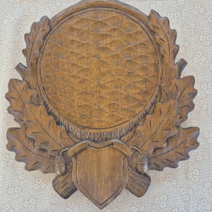 Hand-Carved Wooden Antler Mount Plaque –Hunting Lodge Decor -  Linden Wood, 30x26 cm | Rustic European Trophy Base for Antlers