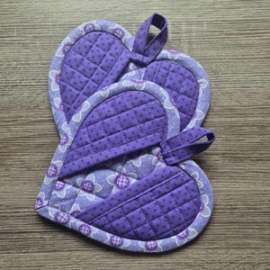 Pot holders and Mitts Handmade LIGHT PURPLE,  2 Piece Kitchen Decor, Oven Mitts Set, Cooking Essentials, Kitchen Gift,, colorful decor