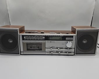 Vintage GE Model 7-4974A AM/FM Clock Radio Cassette Player Speakers Wood Grain