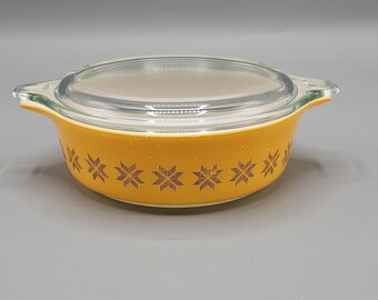 Vintage Pyrex 471 Town & Country 1 Pint Casserole Dish w/ Lid Yellow