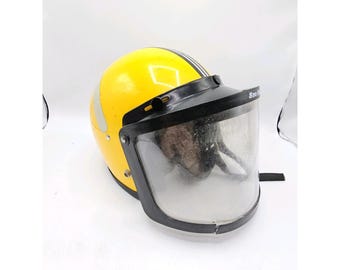 20 year old motorcycle helmet B2 APEX SA2020 Helmet