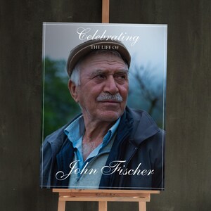 Cartel de bienvenida para funerales con diseño minimalista personalizado, grande, con viñeta y fotos.