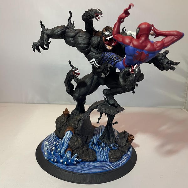 Spiderman vs Venom diorama
