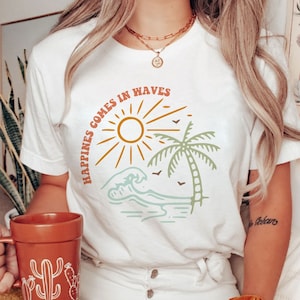 Geluk komt in golven SVG, zomershirt Svg, positieve Svg, golven Svg, strand Svg, Summer Vacay Vibe svg, png