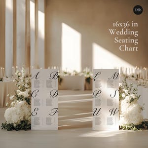 Peut inclure: Deux plans de table de mariage blancs, chacun de 40,6 x 91,4 cm, avec des lettres noires élégantes. Les tableaux sont décorés d'arrangements floraux. Le texte sur les tableaux comprend les lettres A à F et L à W. Le fond est de couleur neutre.