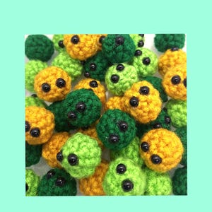 Lil Dotz St Patrick's Day Theme Tiny Plush Green and Gold Elementary Leprechaun Party Favor Trinkets Cute Micro Plush Buddy for Goodie Bags