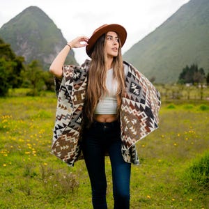 Alpaca World | Reversible Alpaca Poncho for Women | Sleeveless, Made in Ecuador by Otavalenos Artisans, | Perfect for Stylish Layering