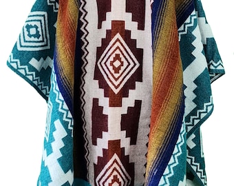 Poncho fait main en laine de baby alpaga : design bohème géométrique