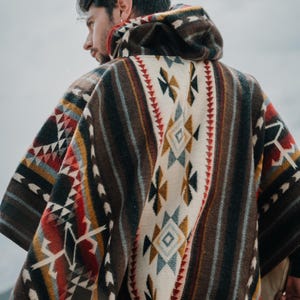 Alpaca World | Alpackaponchos för män och kvinnor | Handgjorda med det bästa babyalpackaullmaterialet av ecuadorianska hantverkare bild 6