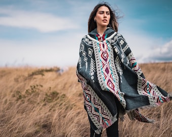 Handmade Baby Alpaca Wool Poncho: Geometric Bohemian Design
