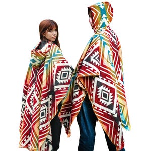 Handgjord babyalpackaullponcho: Geometrisk bohemisk stil