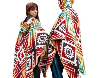 Poncho fait main en laine de baby alpaga : style bohème géométrique