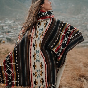 Alpaca World | Alpackaponchos för män och kvinnor | Handgjorda med det bästa babyalpackaullmaterialet av ecuadorianska hantverkare bild 9