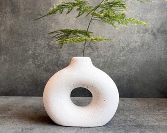DONUT Betonvase, Kreisförmige minimalistische Vase, organisch geformte Vase, handgemachtes Zementdekor, Trockenblumenhalter, Pampas Regaldekor, Stengelvase