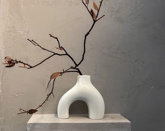 Vase im nordischen Stil, Betonvase, asymmetrische moderne Vase, minimalistische Vase, weiße Vase, Vasendekor, minimalistische Vase, nordisches Dekor, Minimal