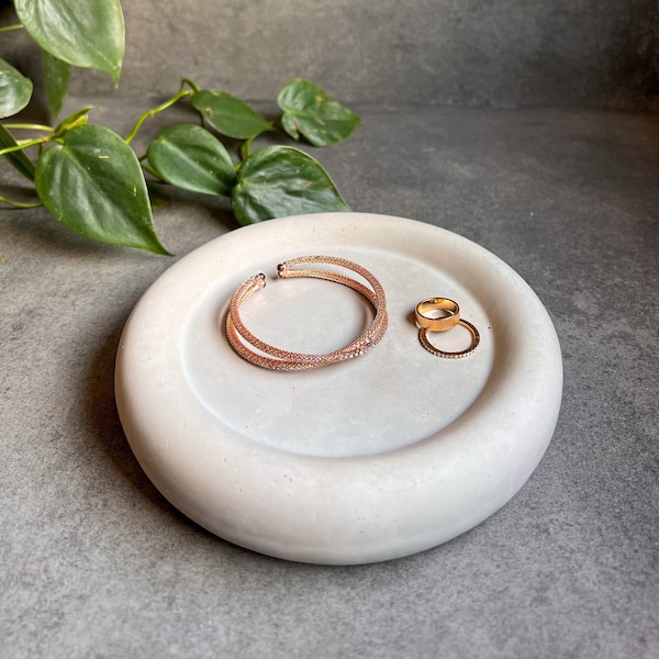 CLOUD Concrete Tray, Pebble Tray, Minimalist Catchall, Jewelry Display, Chunky Dish, Cement Trinket Plate, Vanity Organizer, Japandi Decor