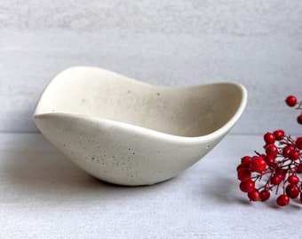 Wavy Concrete Bowl, Minimalist Bowl, Concrete Decor, Cement Catchall, Bowl for Coffee Table, Irregular Dish, Decorative Bowl, Trinket Bowl