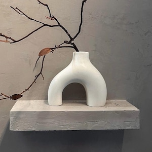 Vase im nordischen Stil, Betonvase, asymmetrische moderne Vase, minimalistische Vase, weiße Vase, Vasendekor, minimalistische Vase, nordisches Dekor, Minimal