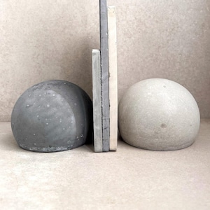 Serre-livres sphérique en béton, sculpture en boule ronde, décoration d'étagère en pierre, presse-papiers en ciment, porte-livre industriel, déco de bureau minimaliste