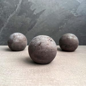 Betonowy ciężarek do papieru, Cementowa kula, Prasa do druku wypukłego, Dekoracja cementowa, Dekoracja minimalistyczna, Ozdoba ogrodowa, Rzeźba betonowa, Dekoracja półki, Nowoczesny