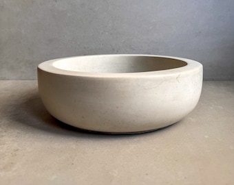 Bol en béton minimaliste, 23 cm (9 po.), bol lourd et moderne, attrape-tout, grand bol en ciment, bol contemporain, pièce maîtresse de la maison, bol décoratif