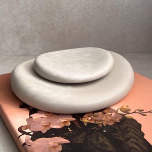 Pebble Tray, Asymmetrical Tray, Oblong Dish, Jewelry Display, Irregular Tray, Trinket Tray, Concrete Decor, Unique Tray, Minimalist, Chunky