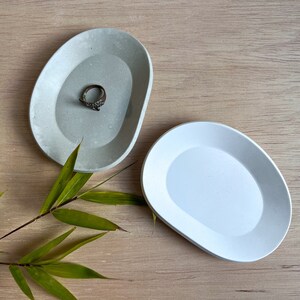 Oblong Concrete Tray, Trinket Dish, Jewelry Tray, Ring Holder, Tray Decor for Coffee Table, Modern Tray, Assymetrical Tray, Decor Tray