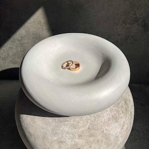 CLOUD Concrete Tray, Pebble Tray, Catch All Tray, Jewelry Display, Chunky Dish, Trinket Tray, Bubble Dish, Makeup Organizer, Minimalist Bowl
