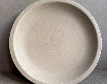 Tigela baixa de concreto, tigela rasa de cimento, tigela minimalista, tigela moderna decorativa, recipiente para guardar objetos diversos, bandeja para acessórios, bandeja contemporânea para bugigangas