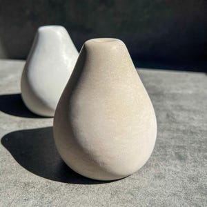 CONCRETE PEAR Sculpture, Minimalist Cement Decor, Tabletop Art Figurine, Modern Decorative Fruit, Ornamental Pear, Japandi for Coffee Table