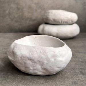 ROCK BOWL, Decorative Dish, Pebble Jewlery Display, Concrete River Stone, Cement Trinket Vessel, Japandi Decor, Entryway Stone Catchall